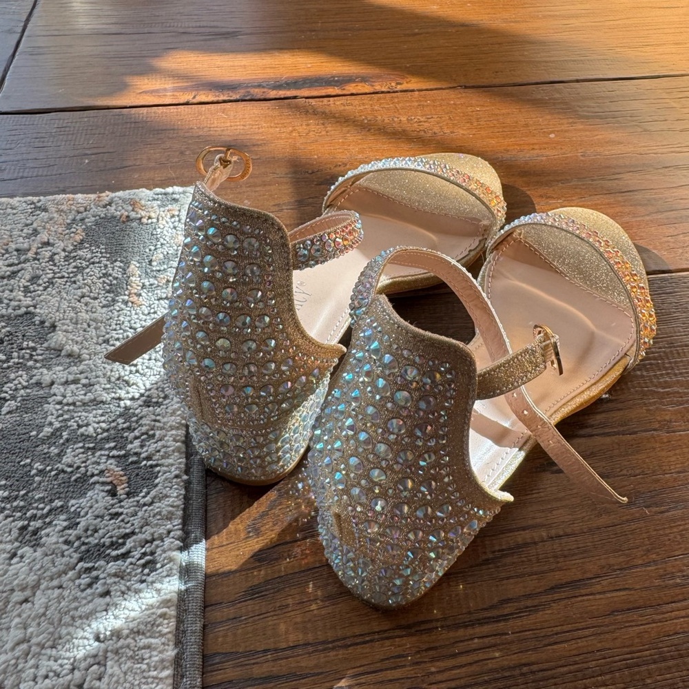 Glamour dress shoes size 8 1/2 wedding bridal worn for alterations.